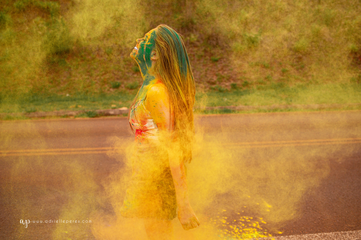 Fotografia de 15 anos, ideias criativas, inspirações, book dos quinze, fumaça, pó colorido. Praia da Guarita Torres/Rs. Araranguá/SC. Sombrio, Criciúma, Forquilhinhas, Três Cachoeiras, Terra de Areia, Porto Alegre, Fotos em Gramado, Canela, Serra Gaúcha