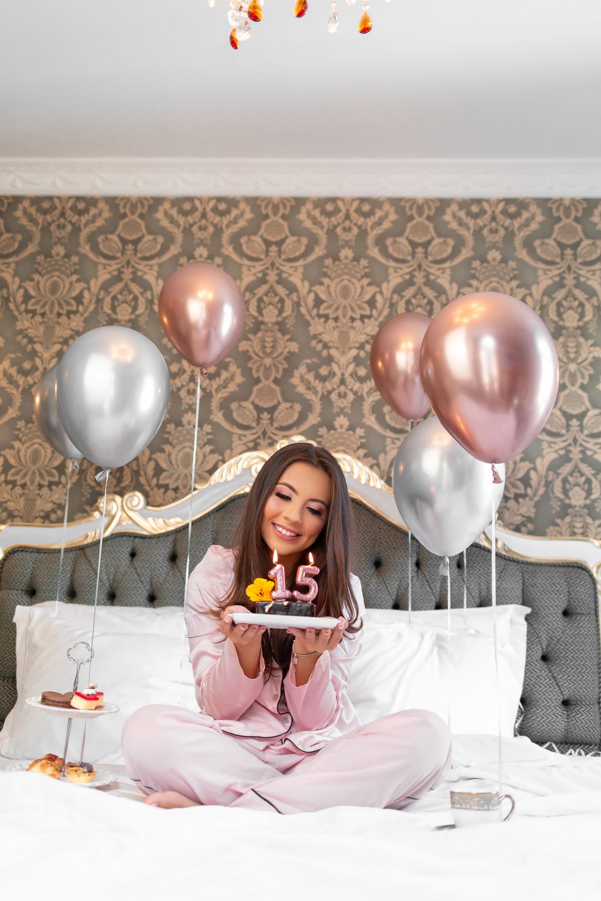 Fotografia de 15 anos, ideias criativas, inspirações, book dos quinze, baloes, em casa. Hotel Colline de France em Gramado/RS Araranguá/SC. Sombrio, Criciúma, Três Cachoeiras, Terra de Areia, Porto Alegre, Fotos em Gramado, Canela, Serra Gaúcha