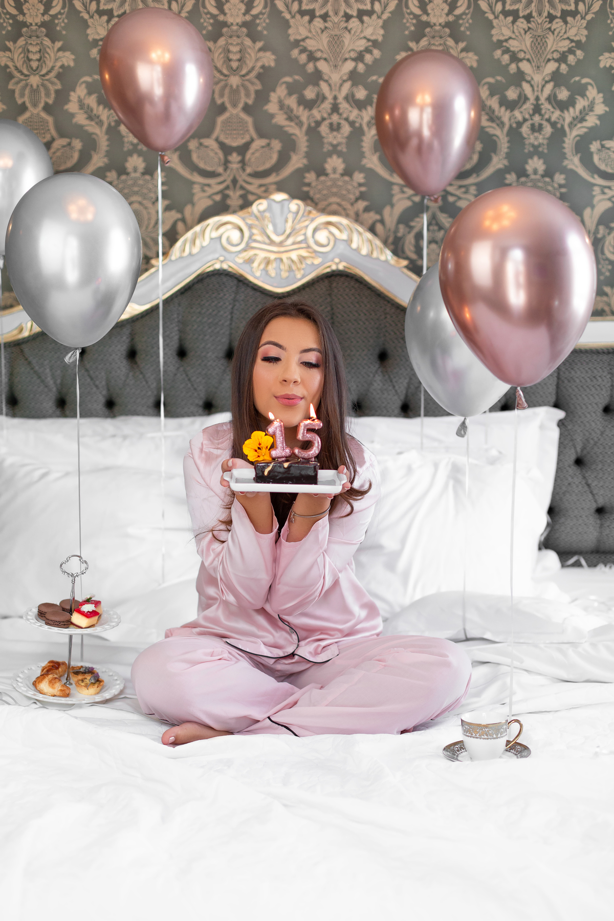 Fotografia de 15 anos, ideias criativas, inspirações, book dos quinze, baloes, em casa. Hotel Colline de France em Gramado/RS Araranguá/SC. Sombrio, Criciúma, Três Cachoeiras, Terra de Areia, Porto Alegre, Fotos em Gramado, Canela, Serra Gaúcha