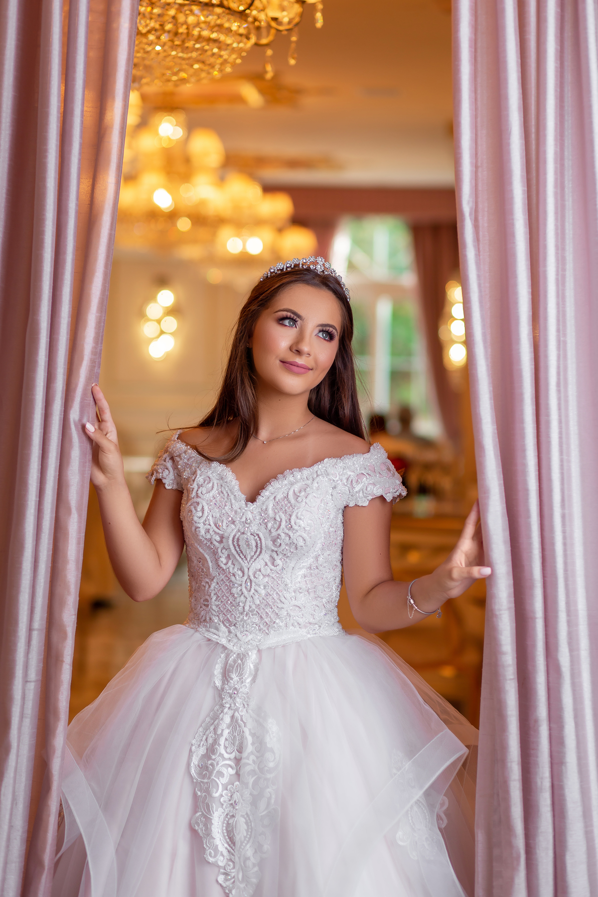 Fotografia de 15 anos, ideias criativas, inspirações, book dos quinze, Vestido, princesa. Hotel Colline de France em Gramado/RS Araranguá/SC. Sombrio, Criciúma, Três Cachoeiras, Terra de Areia, Porto Alegre, Fotos em Gramado, Canela, Serra Gaúcha