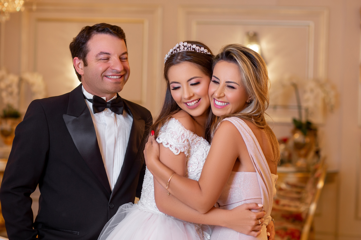 Fotografia de 15 anos, ideias criativas, inspirações, book dos quinze, Vestido, princesa, familia. Hotel Colline de France em Gramado/RS Araranguá/SC. Sombrio, Criciúma, Três Cachoeiras, Terra de Areia, Porto Alegre, Fotos em Gramado, Canela, Serra Gaúcha