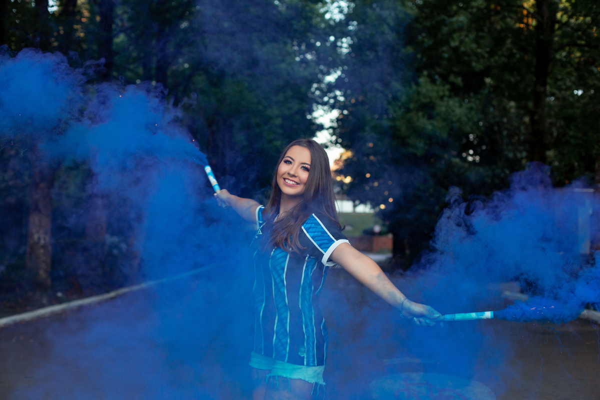 Fotografia de 15 anos, ideias criativas, inspirações, book dos quinze, camiseta do Gremio, fumaça. Hotel Colline de France em Gramado/RS Araranguá/SC. Sombrio, Criciúma, Três Cachoeiras, Terra de Areia, Porto Alegre, Fotos em Gramado, Canela, Serra Gaúcha