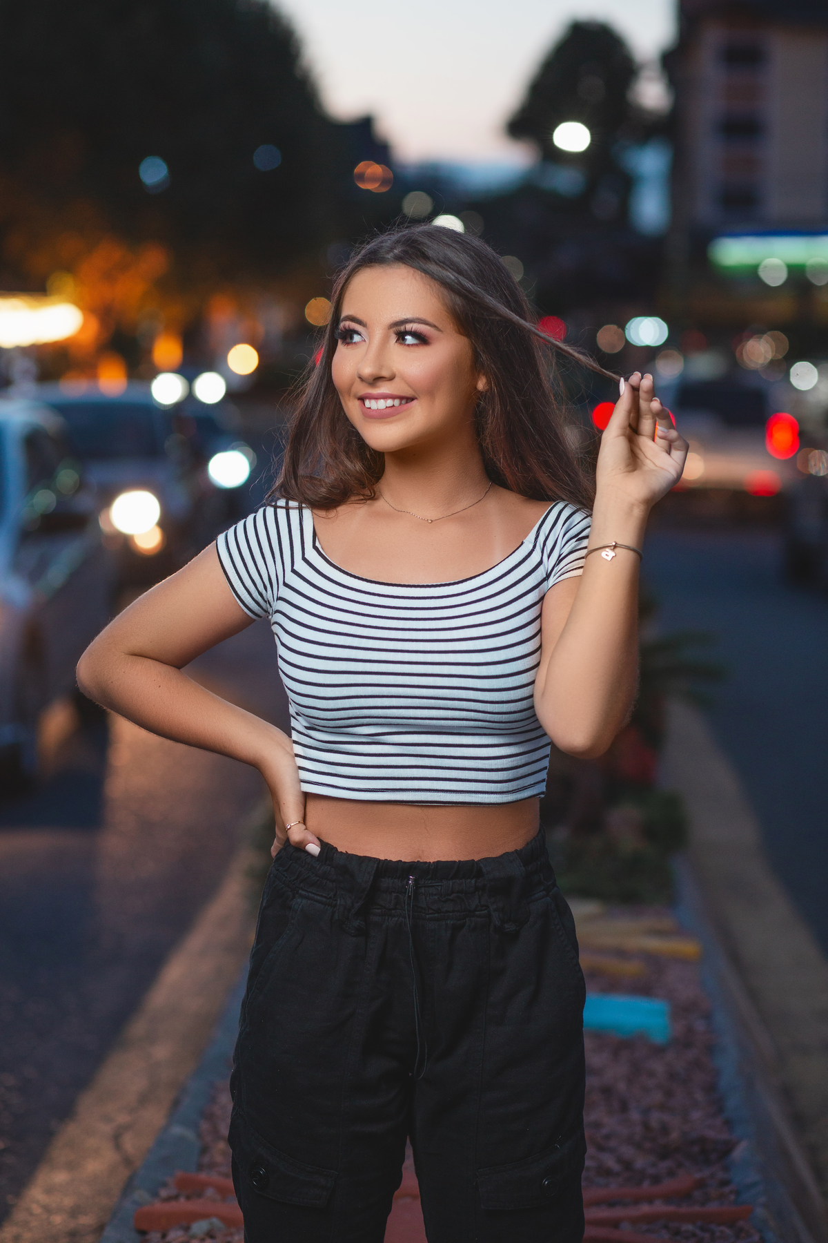 Fotografia de 15 anos, ideias criativas, inspirações, book dos quinze, noite, luzes da cidade. Hotel Colline de France em Gramado/RS Araranguá/SC. Sombrio, Criciúma, Três Cachoeiras, Terra de Areia, Porto Alegre, Fotos em Gramado, Canela, Serra Gaúcha