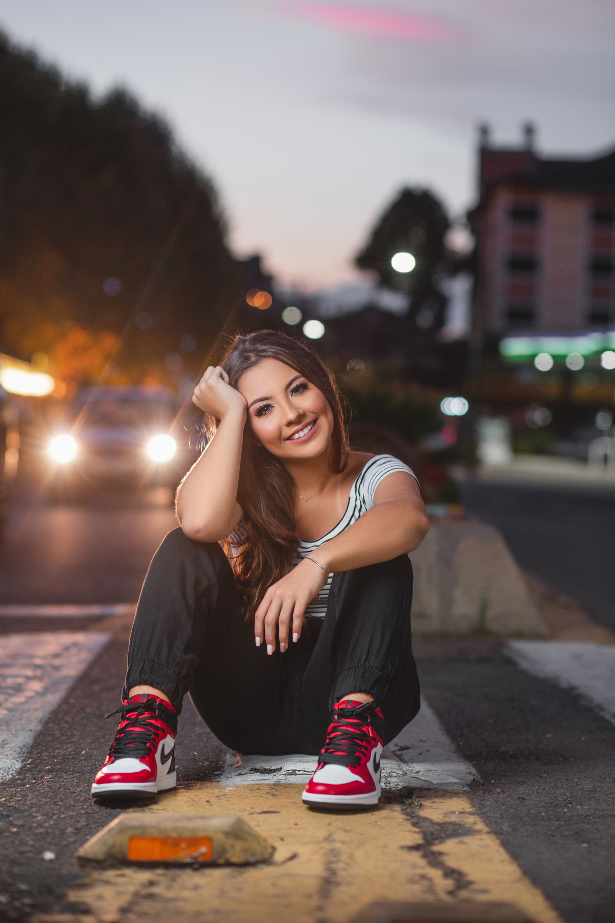 Fotografia de 15 anos, ideias criativas, inspirações, book dos quinze, noite, luzes da cidade. Hotel Colline de France em Gramado/RS Araranguá/SC. Sombrio, Criciúma, Três Cachoeiras, Terra de Areia, Porto Alegre, Fotos em Gramado, Canela, Serra Gaúcha