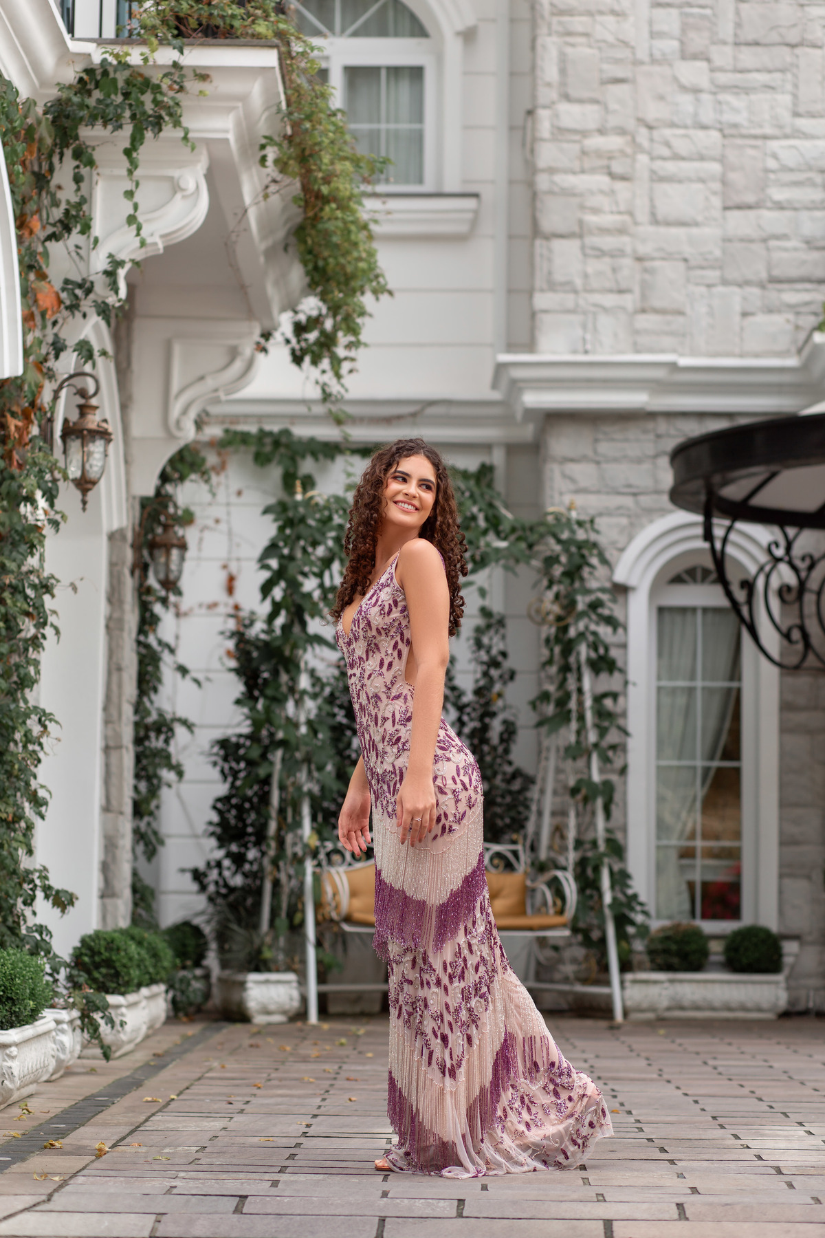 Book dos 15, Hotel Colline de France, Gramado, RS. Serra Gaúcha. Debutante, inspiração, ideias, vestido, make, cabelo cacheado, Selfie Gramado. Album, europa, Paris, França, inverno, cenário, banheira. Fotógrafa, fotografia, quinze anos, Gramado, Canela