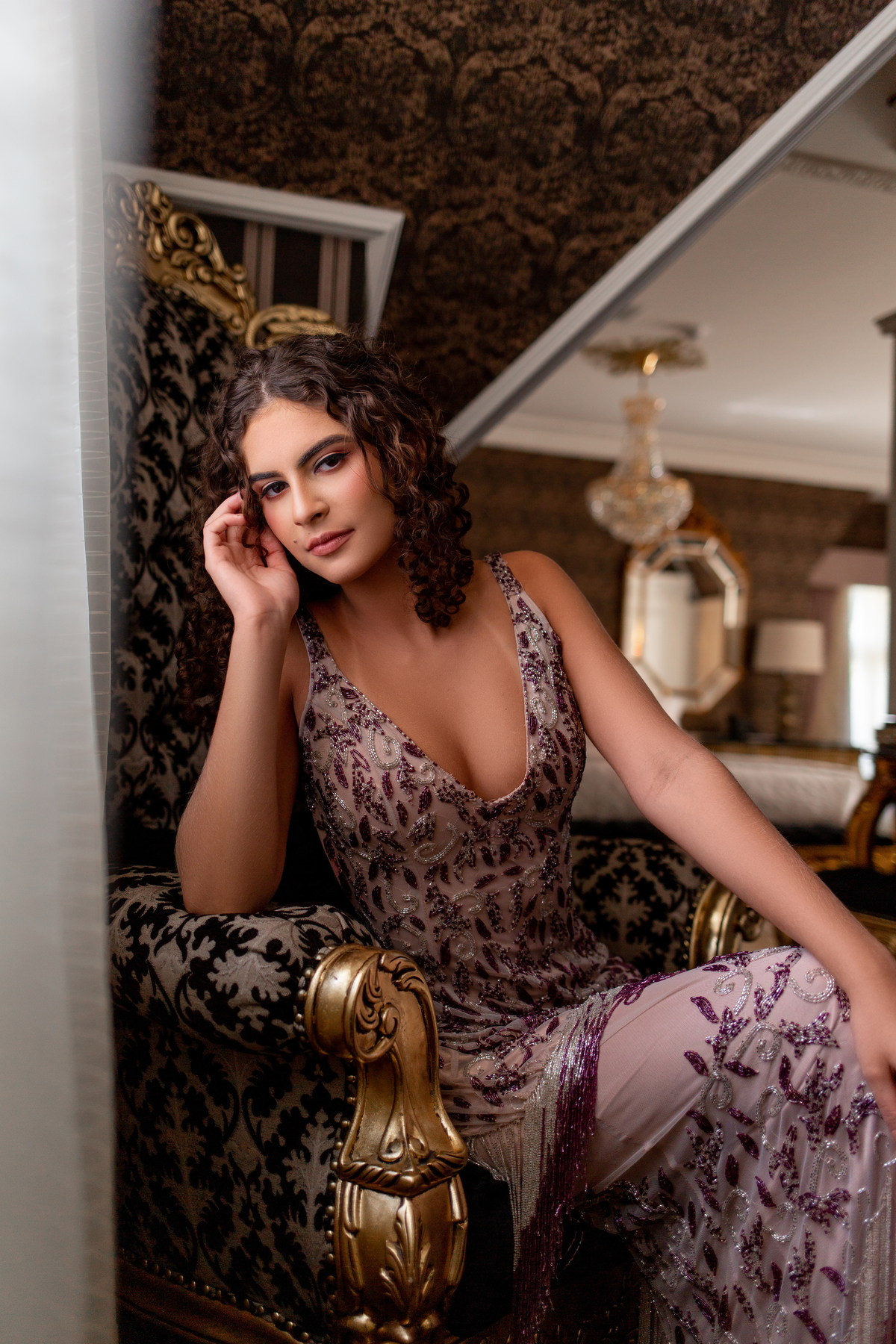 Book dos 15, Hotel Colline de France, Gramado, RS. Serra Gaúcha. Debutante, inspiração, ideias, vestido, make, cabelo cacheado, Selfie Gramado. Album, europa, Paris, França, inverno, cenário, banheira. Fotógrafa, fotografia, quinze anos, Gramado, Canela