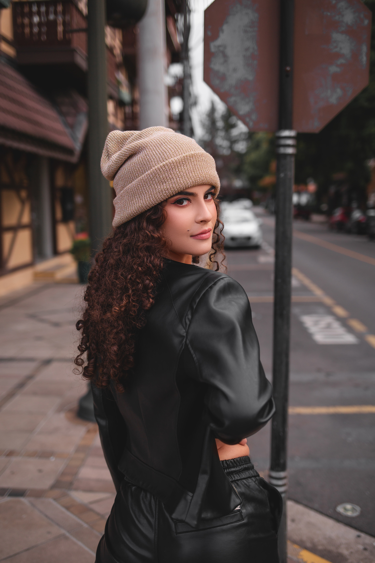 Book dos 15, Hotel Colline de France, Gramado, RS. Serra Gaúcha. Debutante, inspiração, ideias, vestido, make, cabelo cacheado, Selfie Gramado. Album, europa, Paris, França, inverno, cenário, banheira. Fotógrafa, fotografia, quinze anos, Gramado, Canela