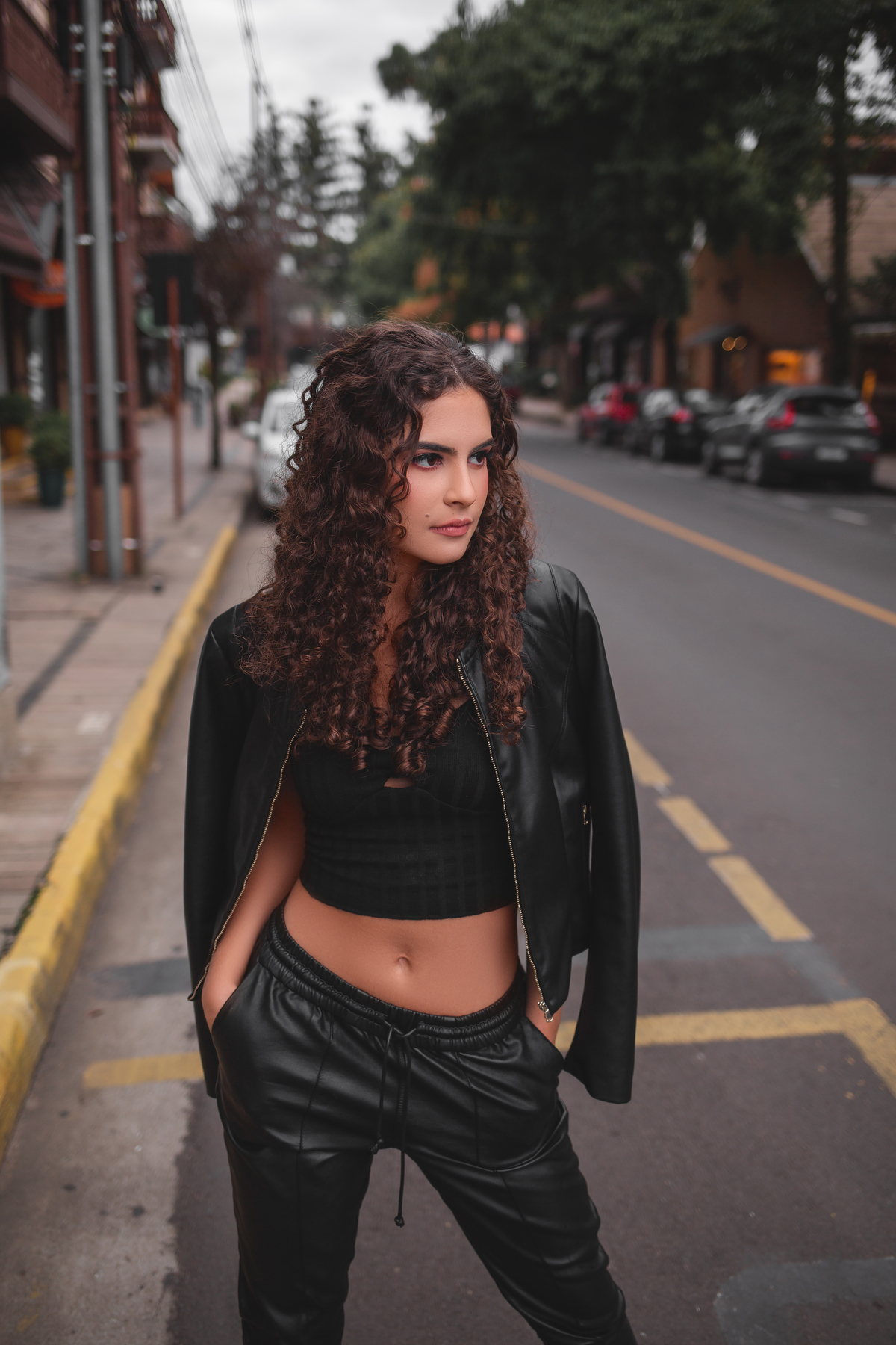 Book dos 15, Hotel Colline de France, Gramado, RS. Serra Gaúcha. Debutante, inspiração, ideias, vestido, make, cabelo cacheado, Selfie Gramado. Album, europa, Paris, França, inverno, cenário, banheira. Fotógrafa, fotografia, quinze anos, Gramado, Canela