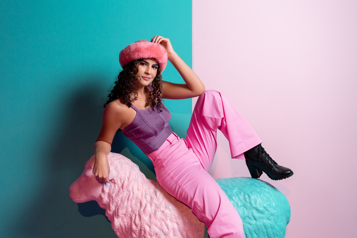 Book dos 15, Hotel Colline de France, Gramado, RS. Serra Gaúcha. Debutante, inspiração, ideias, vestido, make, cabelo cacheado, Selfie Gramado. Album, europa, Paris, França, inverno, cenário, banheira. Fotógrafa, fotografia, quinze anos, Gramado, Canela