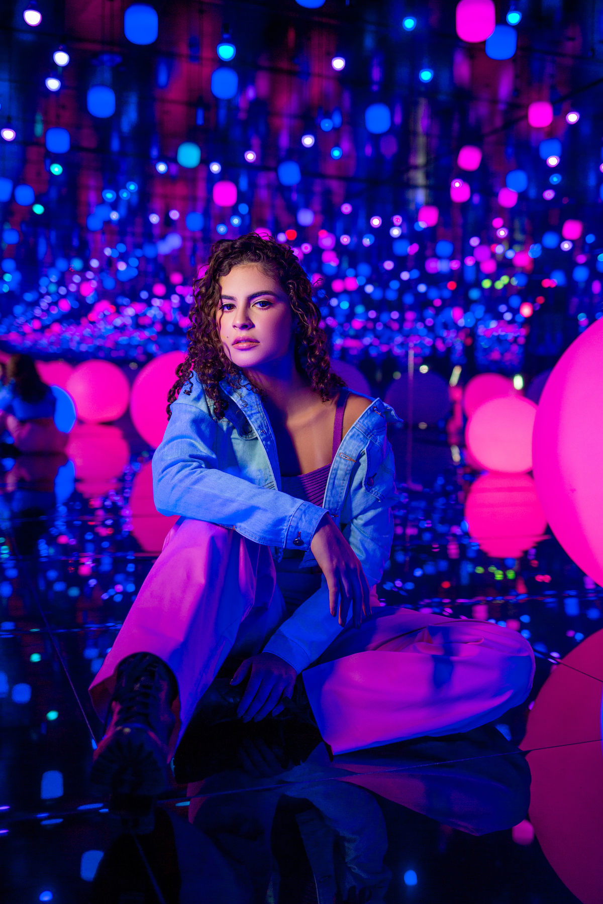 Book dos 15, Hotel Colline de France, Gramado, RS. Serra Gaúcha. Debutante, inspiração, ideias, vestido, make, cabelo cacheado, Selfie Gramado. Album, europa, Paris, França, inverno, cenário, banheira. Fotógrafa, fotografia, quinze anos, Gramado, Canela