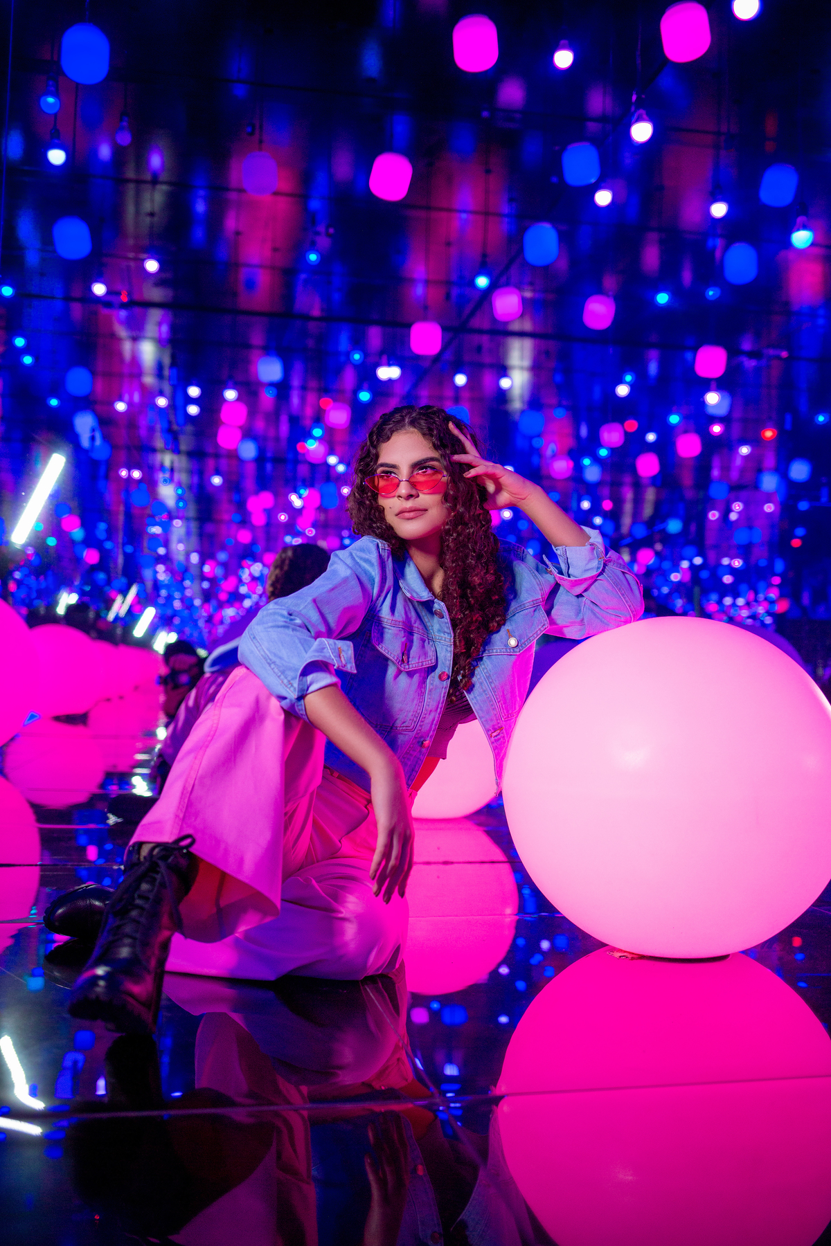 Book dos 15, Hotel Colline de France, Gramado, RS. Serra Gaúcha. Debutante, inspiração, ideias, vestido, make, cabelo cacheado, Selfie Gramado. Album, europa, Paris, França, inverno, cenário, banheira. Fotógrafa, fotografia, quinze anos, Gramado, Canela