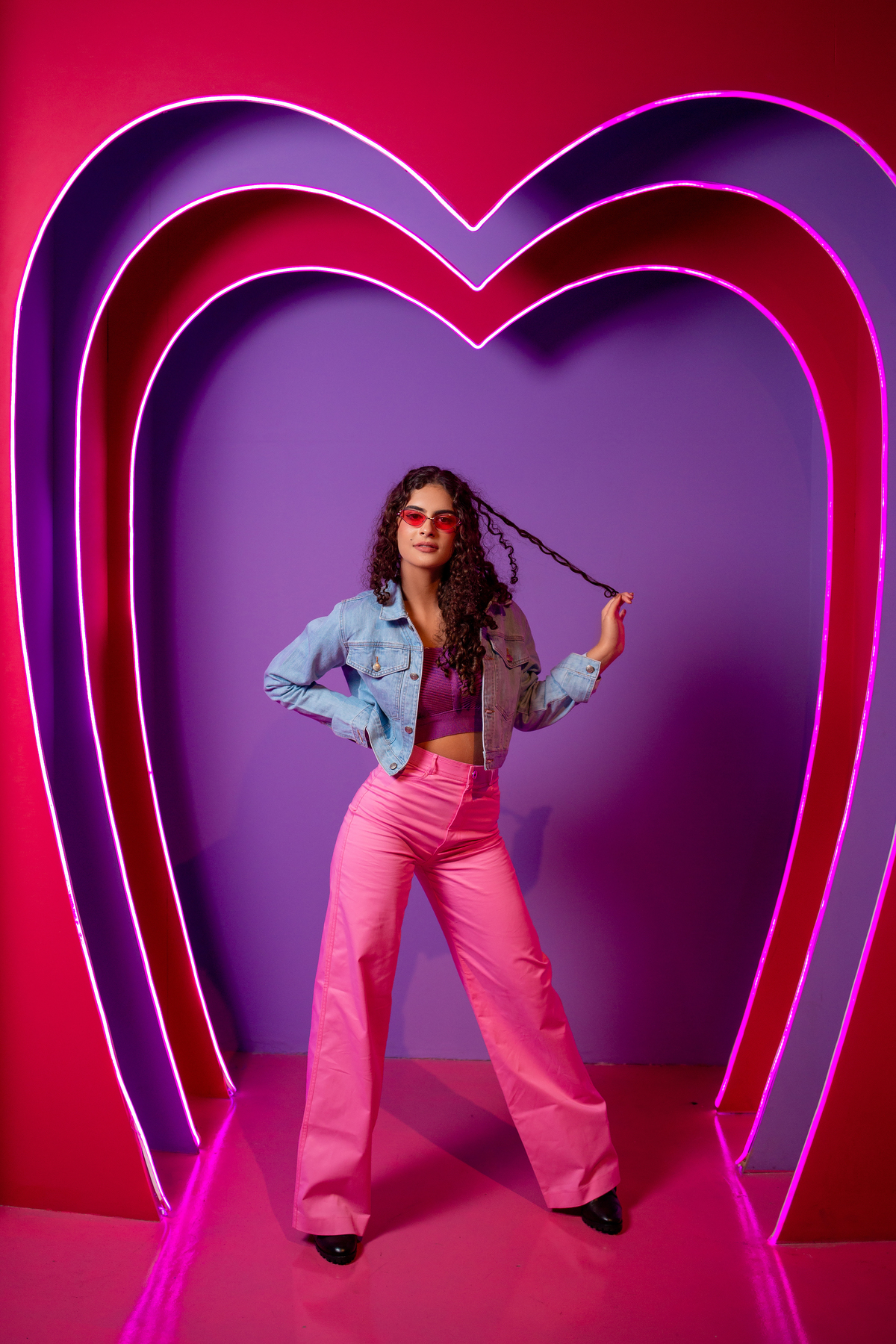 Book dos 15, Hotel Colline de France, Gramado, RS. Serra Gaúcha. Debutante, inspiração, ideias, vestido, make, cabelo cacheado, Selfie Gramado. Album, europa, Paris, França, inverno, cenário, banheira. Fotógrafa, fotografia, quinze anos, Gramado, Canela