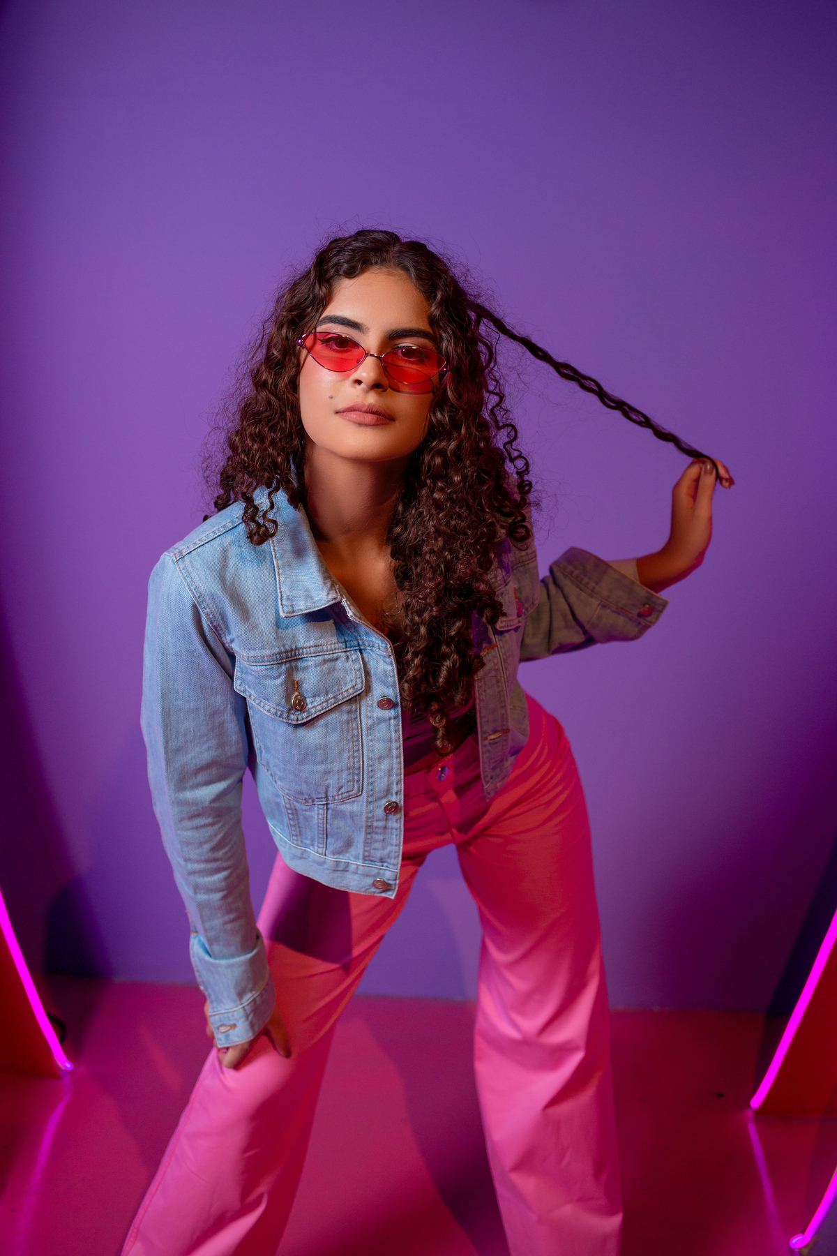 Book dos 15, Hotel Colline de France, Gramado, RS. Serra Gaúcha. Debutante, inspiração, ideias, vestido, make, cabelo cacheado, Selfie Gramado. Album, europa, Paris, França, inverno, cenário, banheira. Fotógrafa, fotografia, quinze anos, Gramado, Canela