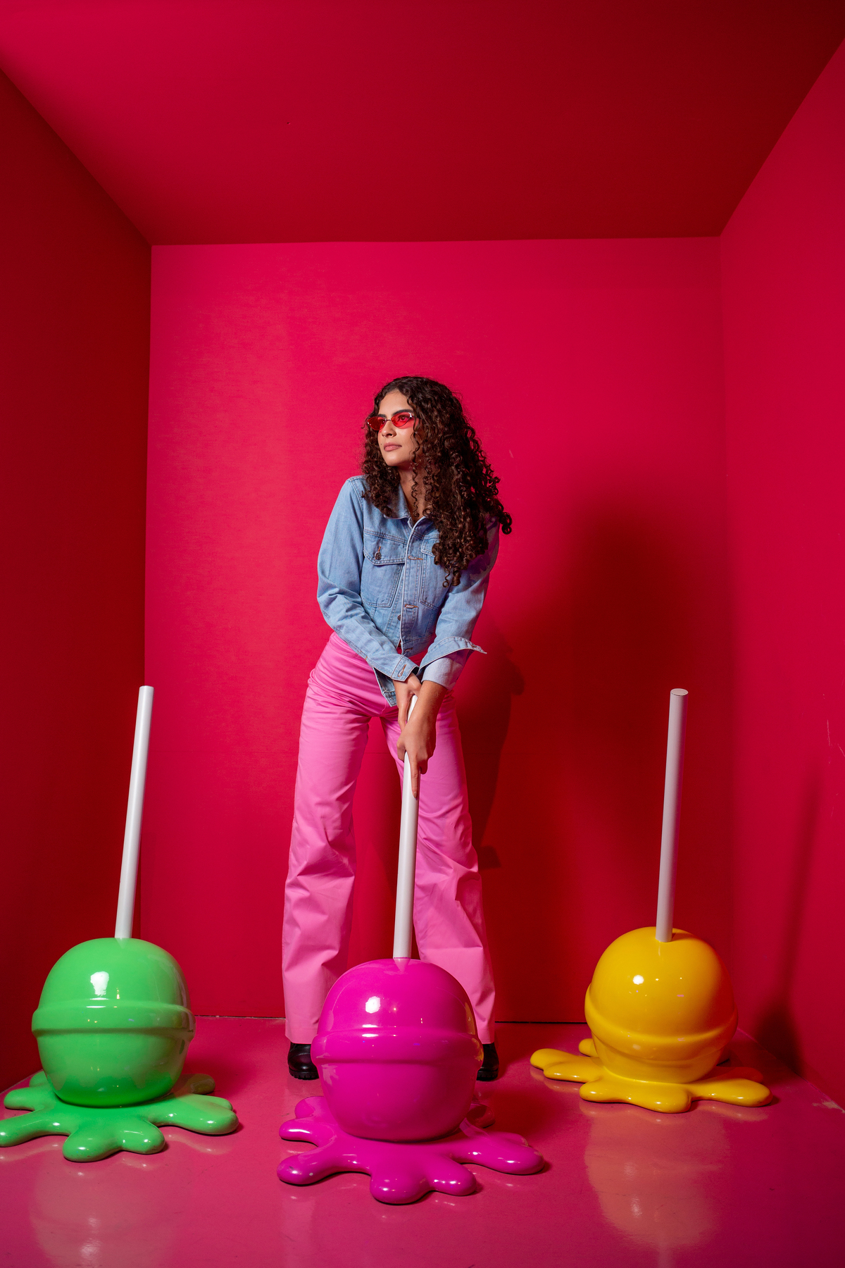 Book dos 15, Hotel Colline de France, Gramado, RS. Serra Gaúcha. Debutante, inspiração, ideias, vestido, make, cabelo cacheado, Selfie Gramado. Album, europa, Paris, França, inverno, cenário, banheira. Fotógrafa, fotografia, quinze anos, Gramado, Canela