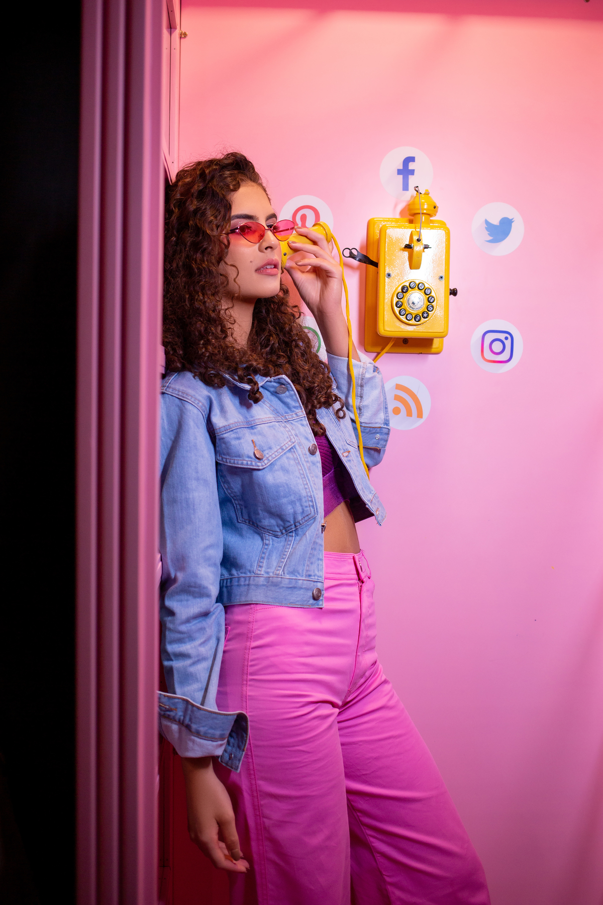 Book dos 15, Hotel Colline de France, Gramado, RS. Serra Gaúcha. Debutante, inspiração, ideias, vestido, make, cabelo cacheado, Selfie Gramado. Album, europa, Paris, França, inverno, cenário, banheira. Fotógrafa, fotografia, quinze anos, Gramado, Canela