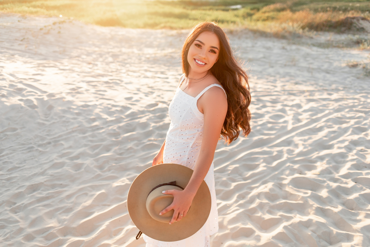 Book dos 15, Cinema, praia de Torres/RS Debutante, inspiração, ideias, vestido, make, cabelo cacheado, Selfie Gramado. Album, Ararangua, morro dos conventos, verão, praia. Fotógrafa, fotografia, quinze anos, Gramado, Canela