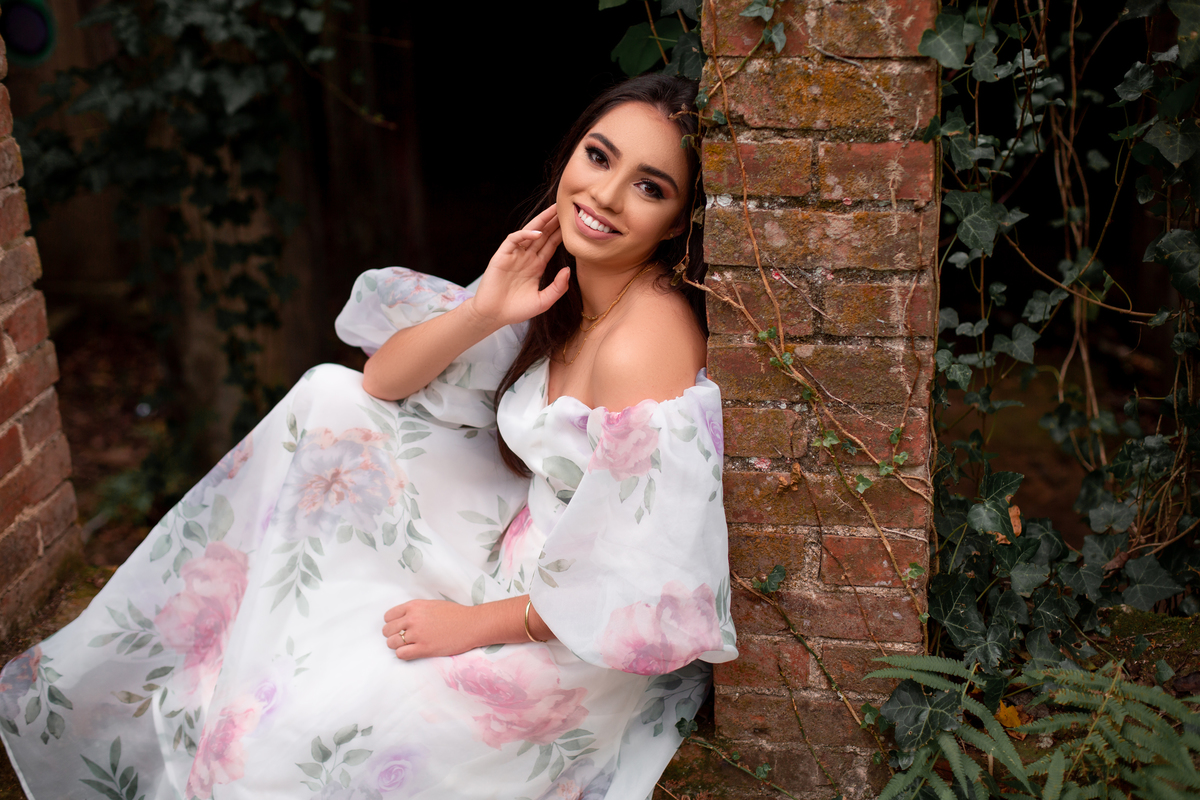 Book dos 15, Biblioteca, livros, São Francisco de Paula, RS. Serra Gaúcha. Debutante, inspiração, ideias, vestido, make, cabelo cacheado, Selfie Gramado. Album, inverno, cenário, banheira. Fotógrafa, fotografia, quinze anos, Gramado, Canela