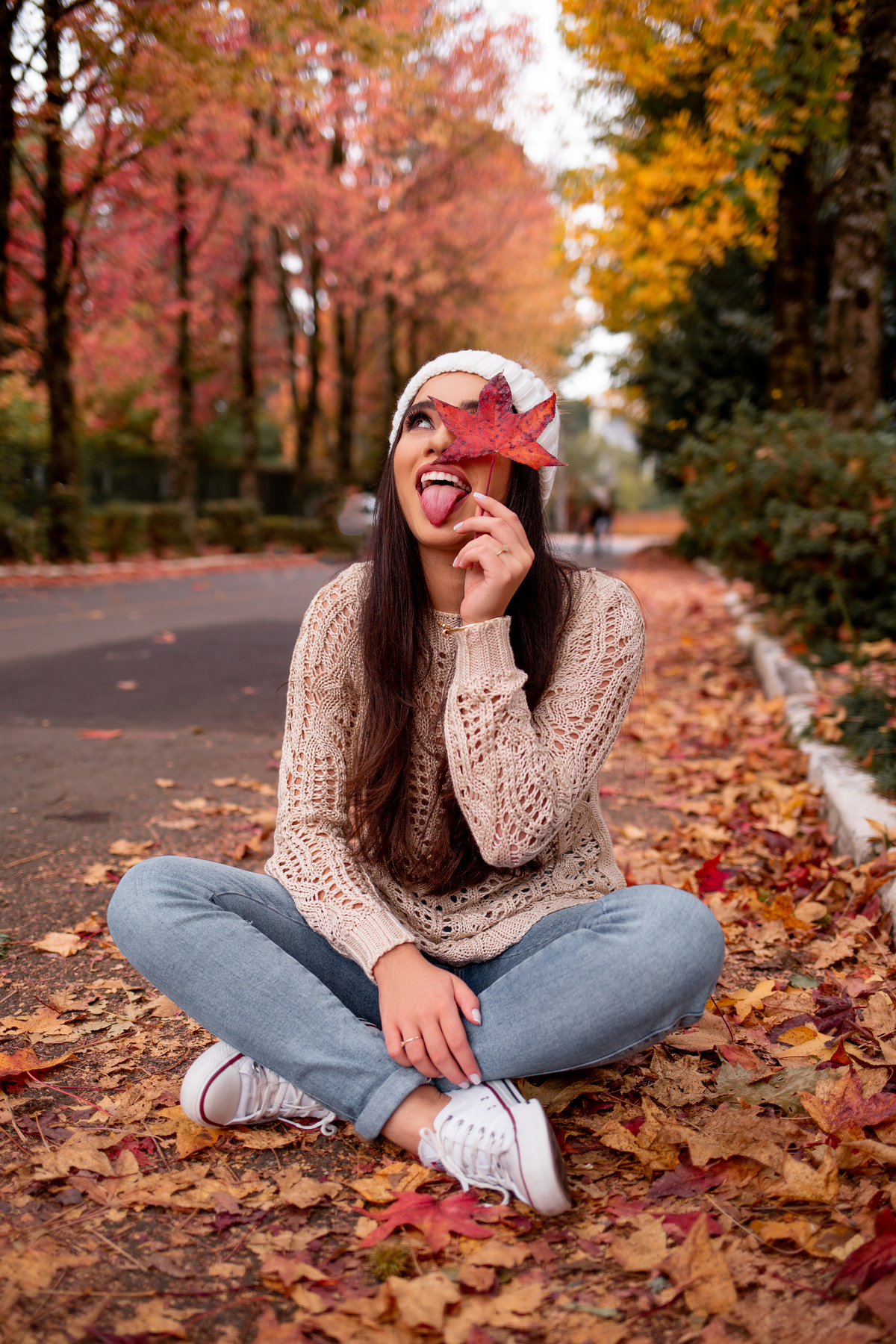 Book dos 15, Biblioteca, livros, São Francisco de Paula, RS. Serra Gaúcha. Debutante, inspiração, ideias, vestido, make, cabelo cacheado, Selfie Gramado. Album, inverno, cenário, banheira. Fotógrafa, fotografia, quinze anos, Gramado, Canela