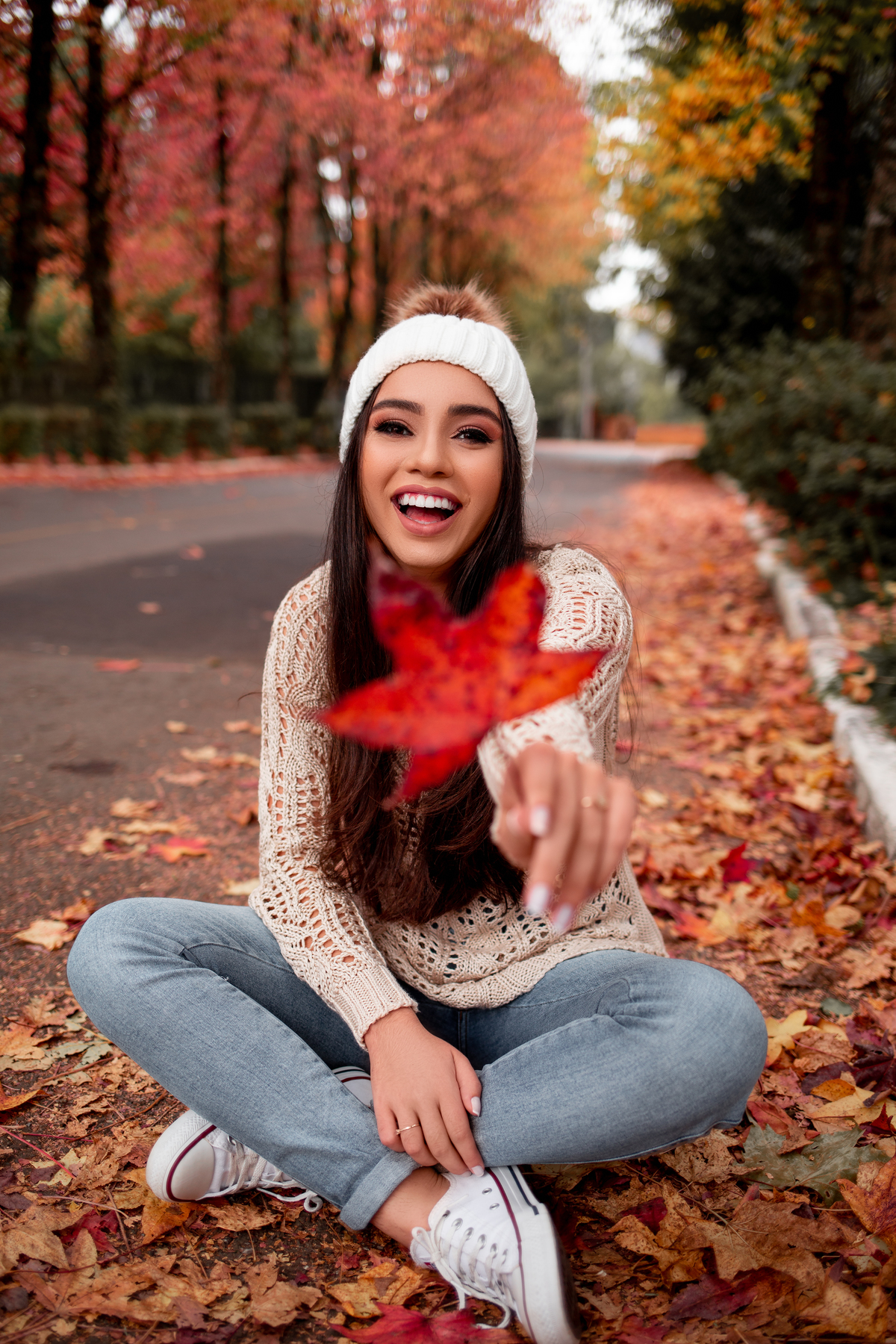 Book dos 15, Biblioteca, livros, São Francisco de Paula, RS. Serra Gaúcha. Debutante, inspiração, ideias, vestido, make, cabelo cacheado, Selfie Gramado. Album, inverno, cenário, banheira. Fotógrafa, fotografia, quinze anos, Gramado, Canela