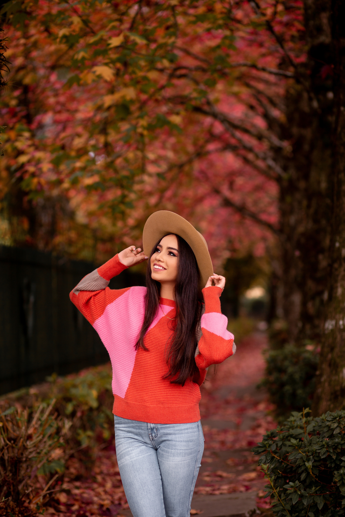 Book dos 15, Biblioteca, livros, São Francisco de Paula, RS. Serra Gaúcha. Debutante, inspiração, ideias, vestido, make, cabelo cacheado, Selfie Gramado. Album, inverno, cenário, banheira. Fotógrafa, fotografia, quinze anos, Gramado, Canela