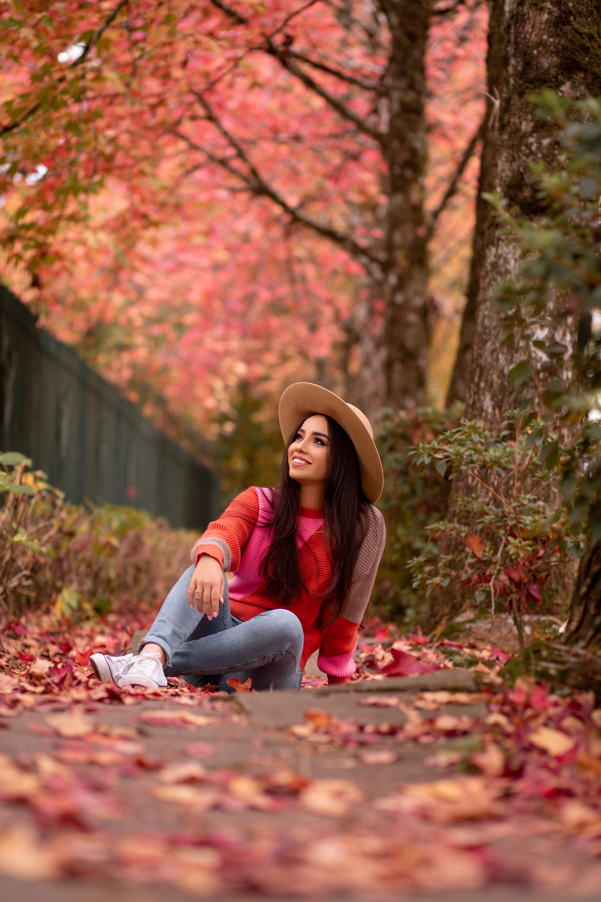 Book dos 15, Biblioteca, livros, São Francisco de Paula, RS. Serra Gaúcha. Debutante, inspiração, ideias, vestido, make, cabelo cacheado, Selfie Gramado. Album, inverno, cenário, banheira. Fotógrafa, fotografia, quinze anos, Gramado, Canela