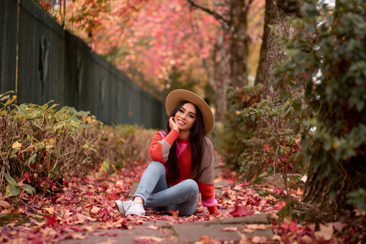 Book dos 15, Biblioteca, livros, São Francisco de Paula, RS. Serra Gaúcha. Debutante, inspiração, ideias, vestido, make, cabelo cacheado, Selfie Gramado. Album, inverno, cenário, banheira. Fotógrafa, fotografia, quinze anos, Gramado, Canela