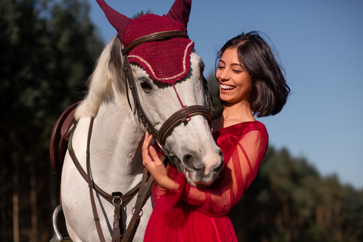 Natureza - Violino - Cavalo - equestre - hipismo - vestido - ararangua - book dos 15 - debutante - 15 anos- debutante - inspiração - floresta - santa catarina - horse - gramado - flor - equestrian - amazonas - lagoa - cavalo branco - Brasileiro de Hipismo