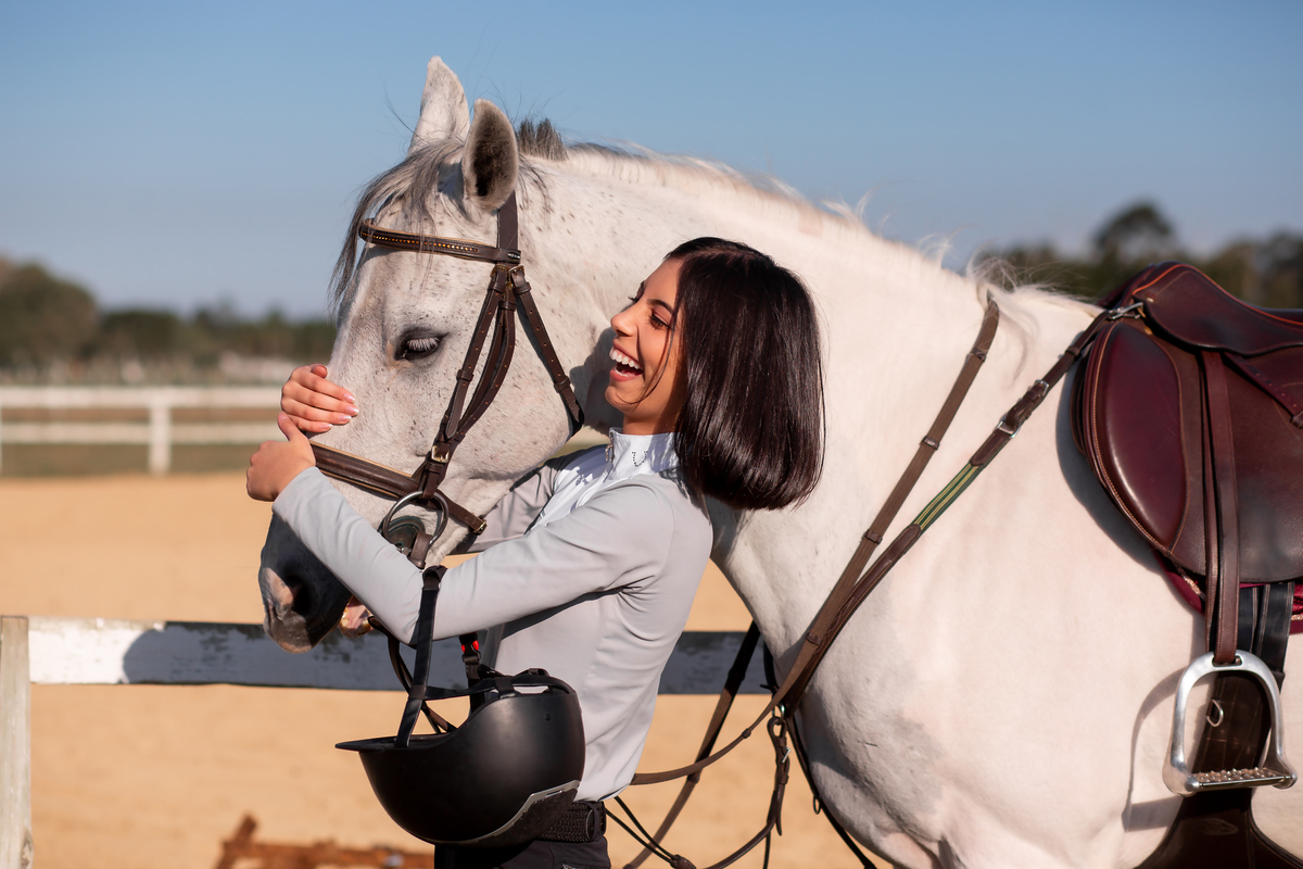 Natureza - Violino - Cavalo - equestre - hipismo - vestido - ararangua - book dos 15 - debutante - 15 anos- debutante - inspiração - floresta - santa catarina - horse - gramado - flor - equestrian - amazonas - lagoa - cavalo branco - Brasileiro de Hipismo