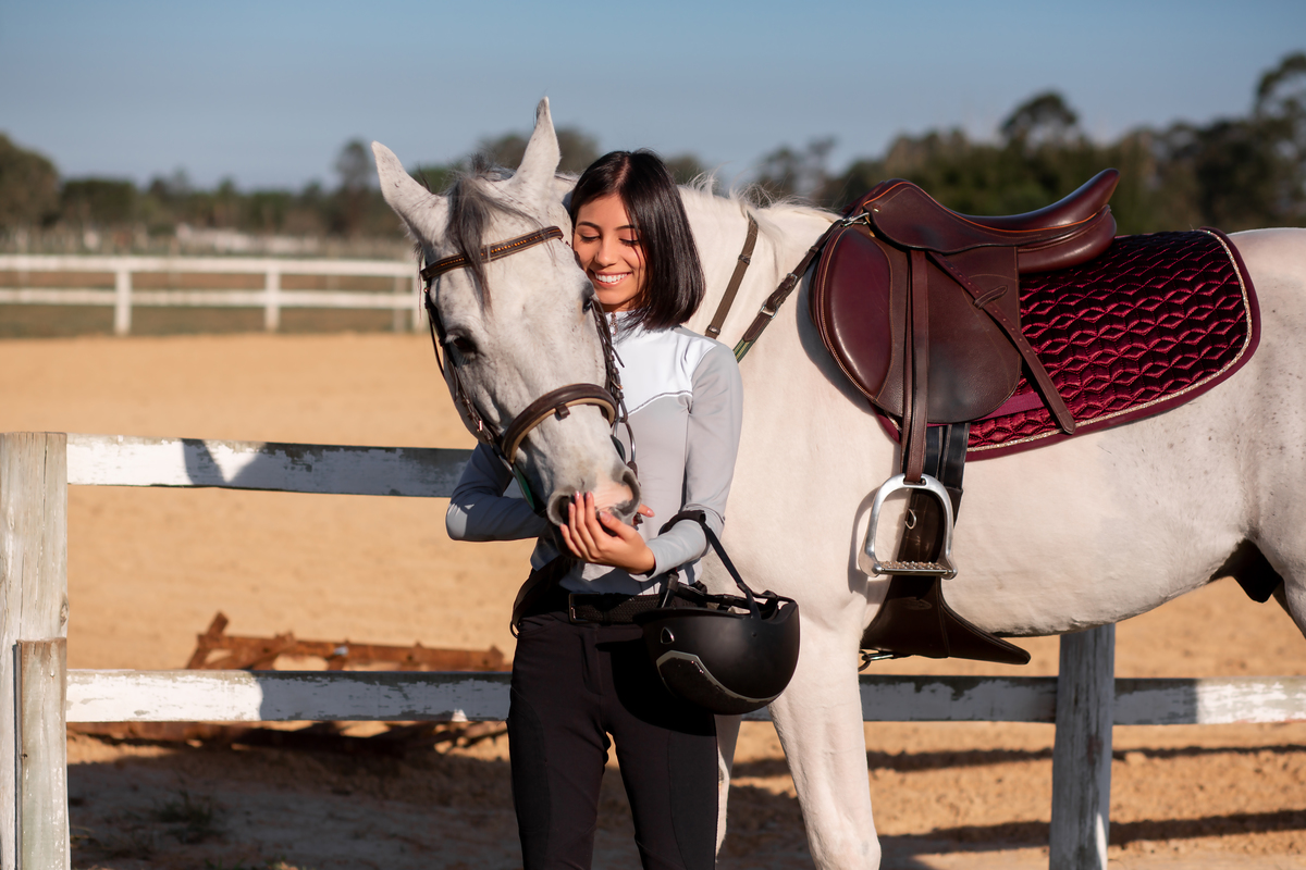 Natureza - Violino - Cavalo - equestre - hipismo - vestido - ararangua - book dos 15 - debutante - 15 anos- debutante - inspiração - floresta - santa catarina - horse - gramado - flor - equestrian - amazonas - lagoa - cavalo branco - Brasileiro de Hipismo