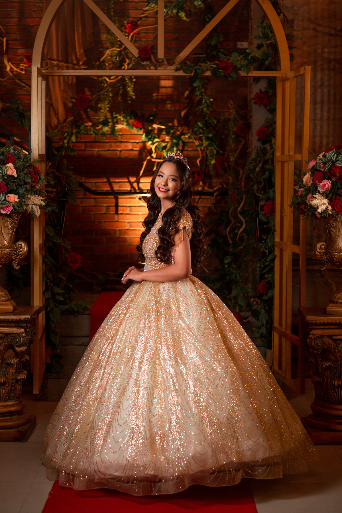 fotografia e Festa de 15 anos a Bela e a Fera, deocoração, disney, vestido de Bela, amerelo, rosas vermelhas, quinze anos, debuntante, ensaio de 15 anos, fantasia fera, balada de 15, Sítio do Cássio, Balnerario Gaivota, Sombrio, ararangua, Santa Cataria