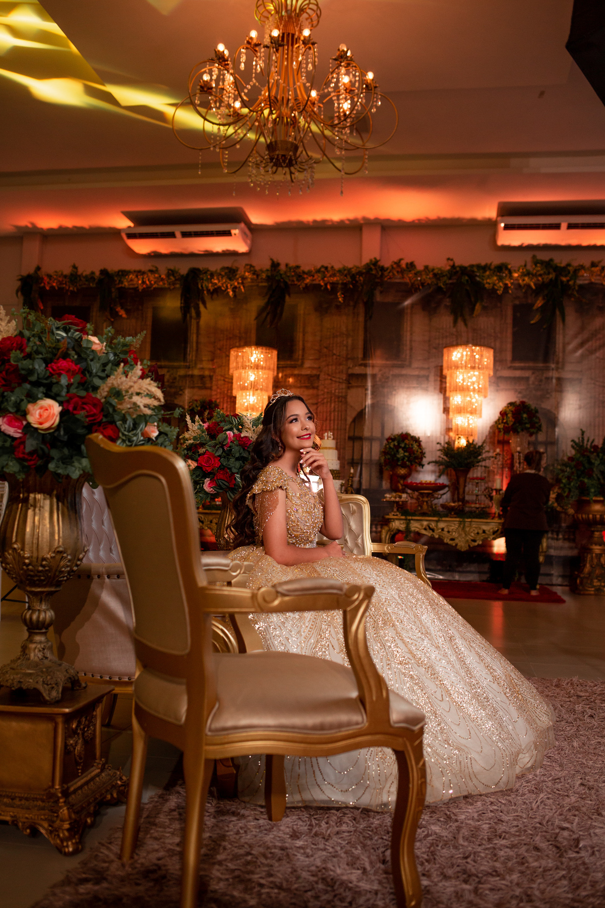 fotografia e Festa de 15 anos a Bela e a Fera, deocoração, disney, vestido de Bela, amerelo, rosas vermelhas, quinze anos, debuntante, ensaio de 15 anos, fantasia fera, balada de 15, Sítio do Cássio, Balnerario Gaivota, Sombrio, ararangua, Santa Cataria