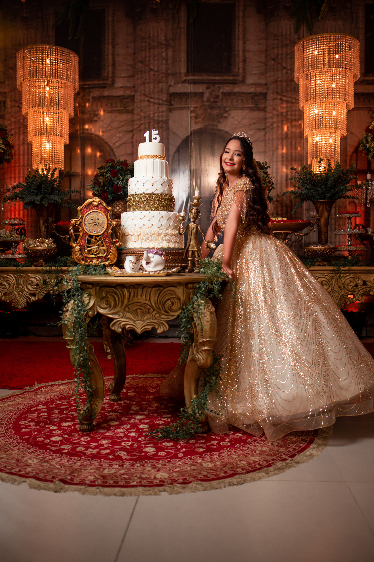 fotografia e Festa de 15 anos a Bela e a Fera, deocoração, disney, vestido de Bela, amerelo, rosas vermelhas, quinze anos, debuntante, ensaio de 15 anos, fantasia fera, balada de 15, Sítio do Cássio, Balnerario Gaivota, Sombrio, ararangua, Santa Cataria