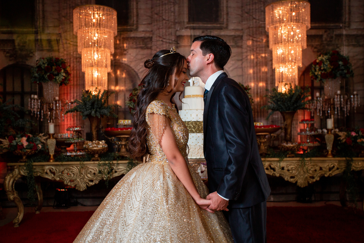 fotografia e Festa de 15 anos a Bela e a Fera, deocoração, disney, vestido de Bela, amerelo, rosas vermelhas, quinze anos, debuntante, ensaio de 15 anos, fantasia fera, balada de 15, Sítio do Cássio, Balnerario Gaivota, Sombrio, ararangua, Santa Cataria