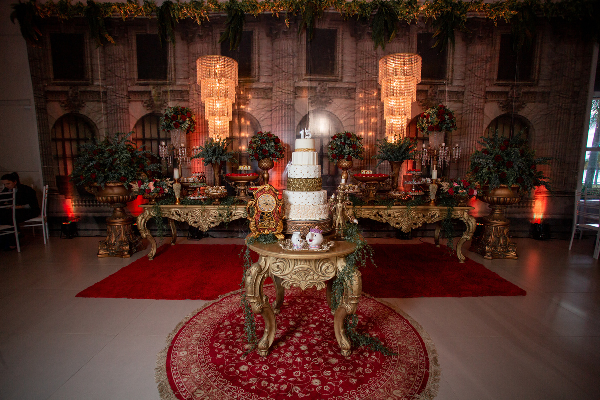 Festa de 15 anos a Bela e a Fera, deocoração, disney, vestido de Bela, amerelo, rosas vermelhas, quinze anos, debuntante, ensaio de quinze anos, 15 anos, fantasia fera, balada de 15, Sítio do Cássio, Balnerario Gaivota, Sombrio, ararangua, Santa Cataria