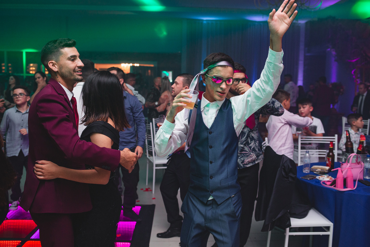 fotografia e Festa de 15 anos a Bela e a Fera, deocoração, disney, vestido de Bela, amerelo, rosas vermelhas, quinze anos, debuntante, ensaio de 15 anos, fantasia fera, balada de 15, Sítio do Cássio, Balnerario Gaivota, Sombrio, ararangua, Santa Cataria