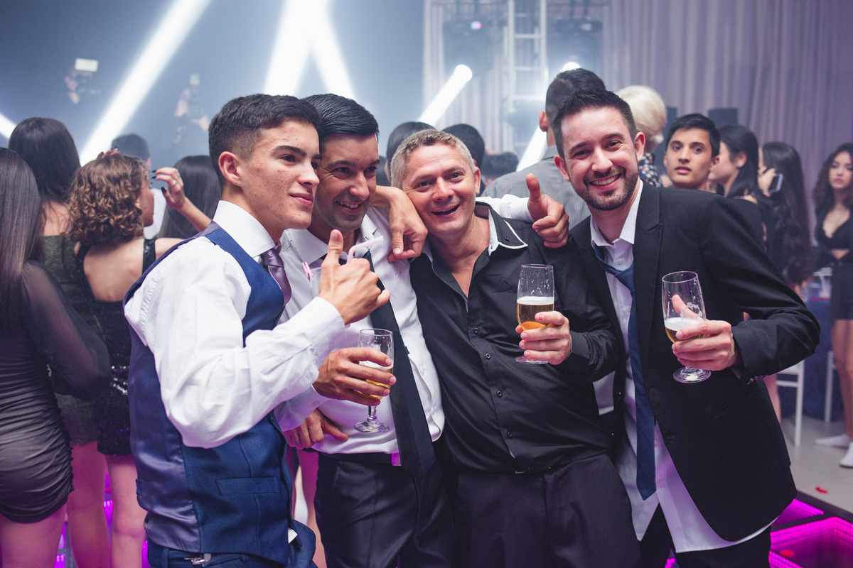 fotografia e Festa de 15 anos a Bela e a Fera, deocoração, disney, vestido de Bela, amerelo, rosas vermelhas, quinze anos, debuntante, ensaio de 15 anos, fantasia fera, balada de 15, Sítio do Cássio, Balnerario Gaivota, Sombrio, ararangua, Santa Cataria