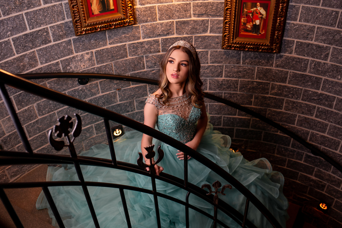 pista, skate, grafite, Criciuma, Princesa, vestido noivas e casais, Castelo em Cocal do Sul, Criciuma, Ararangua, Florianópolis, 15 anos, debutante, street, foto, fotografa, fumaça colorida, natureza, Gramado, Serra gaúcha