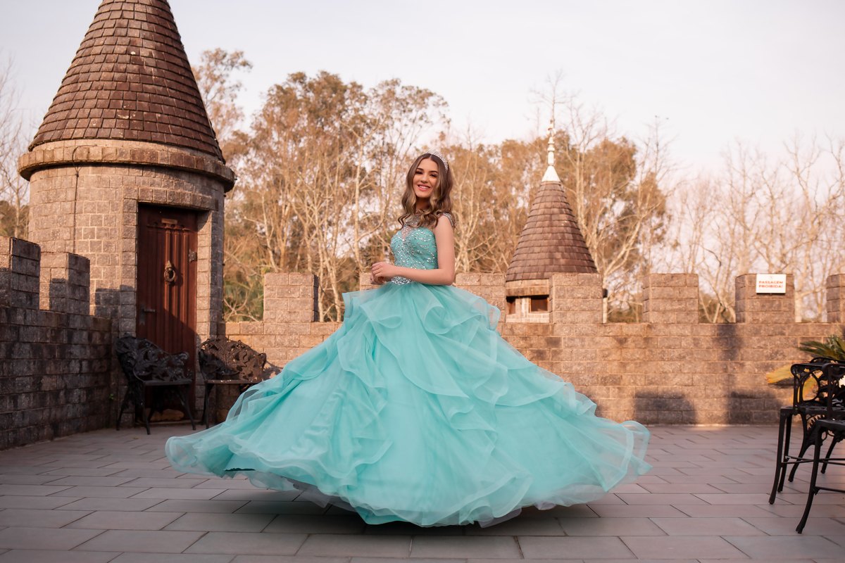 pista, skate, grafite, Criciuma, Princesa, vestido noivas e casais, Castelo em Cocal do Sul, Criciuma, Ararangua, Florianópolis, 15 anos, debutante, street, foto, fotografa, fumaça colorida, natureza, Gramado, Serra gaúcha