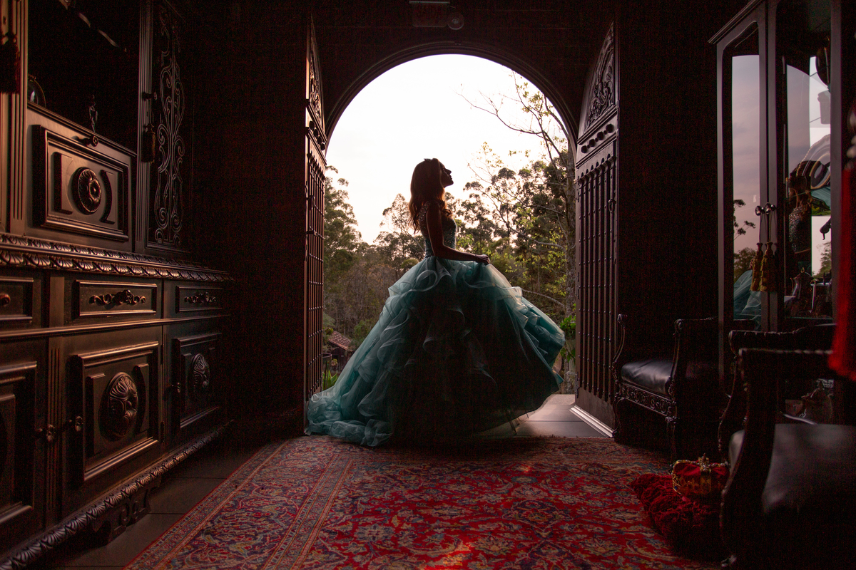 pista, skate, grafite, Criciuma, Princesa, vestido noivas e casais, Castelo em Cocal do Sul, Criciuma, Ararangua, Florianópolis, 15 anos, debutante, street, foto, fotografa, fumaça colorida, natureza, Gramado, Serra gaúcha