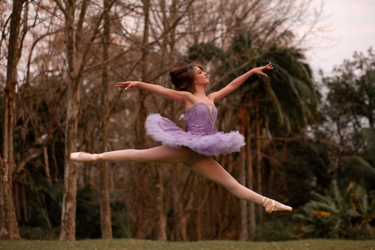 ballet, balé, plie, sapatilha, Criciuma, Princesa, vestido noivas e casais, Castelo em Cocal do Sul, Criciuma, Ararangua, Florianópolis, 15 anos, debutante, street, foto, fotografa, fumaça colorida, natureza, Gramado, Serra gaúcha