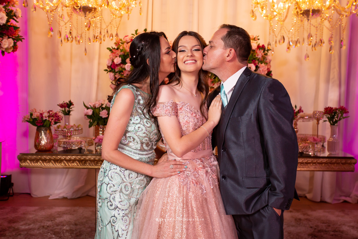 fotografia de 15, debutante, festa de 15, vestido, fotos de 15 anos, book dos 15, brinde, balada, making ok, mareblu, forquilhinhas, criciuma, ararangua