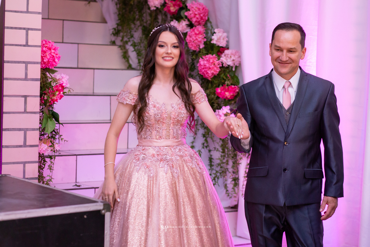 fotografia de 15, debutante, festa de 15, vestido, fotos de 15 anos, book dos 15, brinde, balada, making ok, mareblu, forquilhinhas, criciuma, ararangua