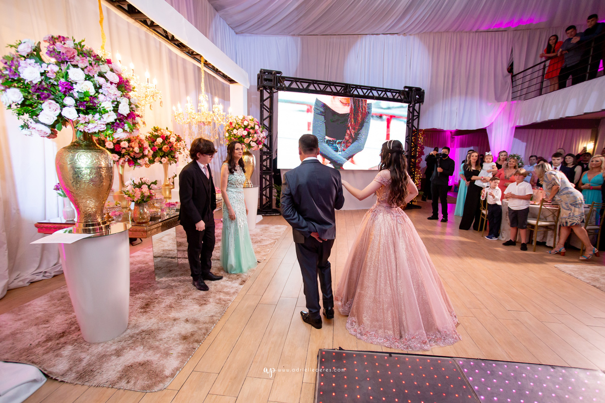 fotografia de 15, debutante, festa de 15, vestido, fotos de 15 anos, book dos 15, brinde, balada, making ok, mareblu, forquilhinhas, criciuma, ararangua