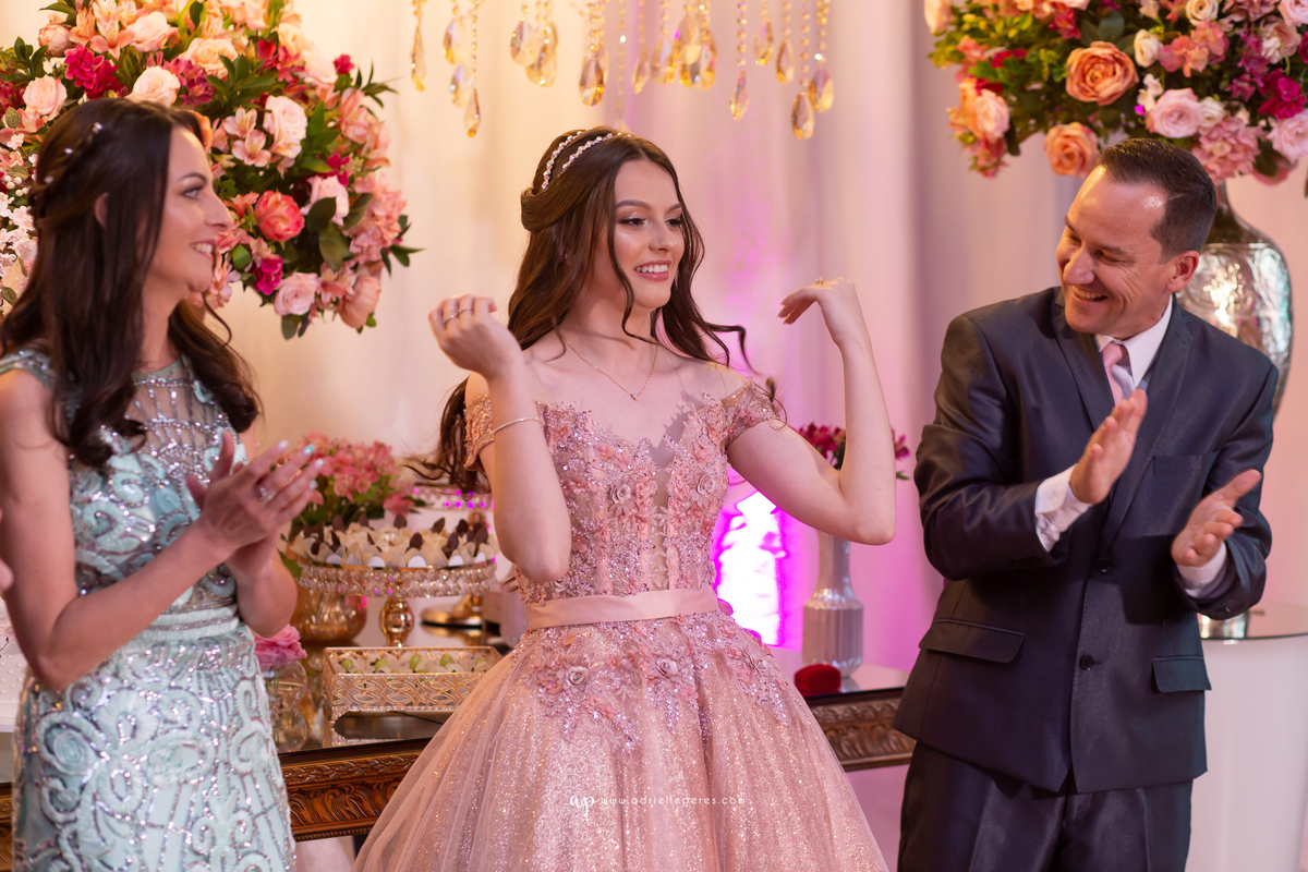 fotografia de 15, debutante, festa de 15, vestido, fotos de 15 anos, book dos 15, brinde, balada, making ok, mareblu, forquilhinhas, criciuma, ararangua