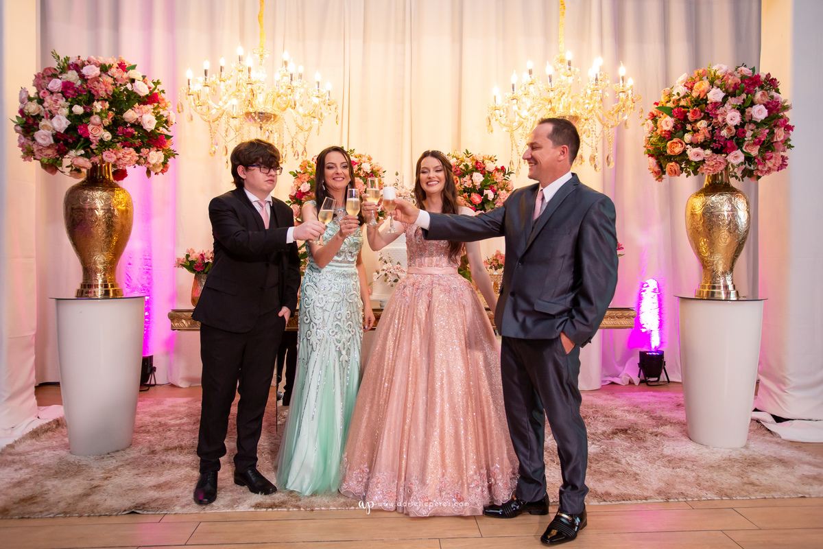 fotografia de 15, debutante, festa de 15, vestido, fotos de 15 anos, book dos 15, brinde, balada, making ok, mareblu, forquilhinhas, criciuma, ararangua