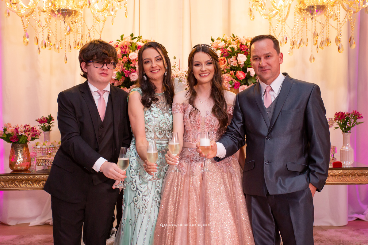 fotografia de 15, debutante, festa de 15, vestido, fotos de 15 anos, book dos 15, brinde, balada, making ok, mareblu, forquilhinhas, criciuma, ararangua