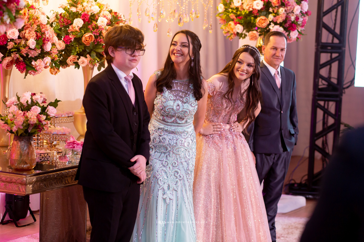 fotografia de 15, debutante, festa de 15, vestido, fotos de 15 anos, book dos 15, brinde, balada, making ok, mareblu, forquilhinhas, criciuma, ararangua