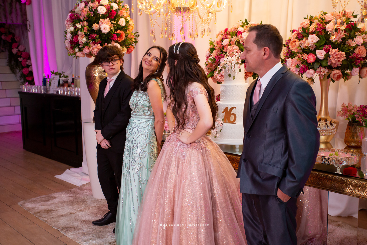 fotografia de 15, debutante, festa de 15, vestido, fotos de 15 anos, book dos 15, brinde, balada, making ok, mareblu, forquilhinhas, criciuma, ararangua