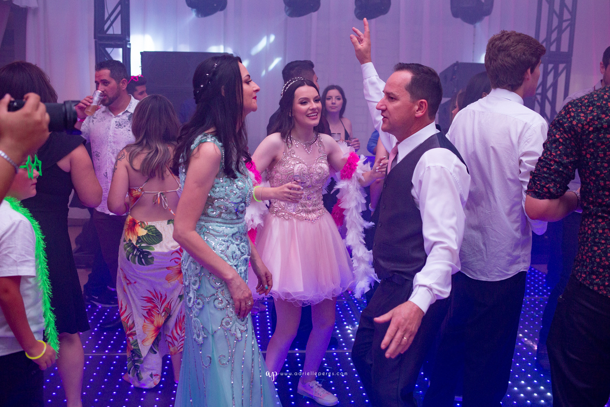 fotografia de 15, debutante, festa de 15, vestido, fotos de 15 anos, book dos 15, brinde, balada, making ok, mareblu, forquilhinhas, criciuma, ararangua