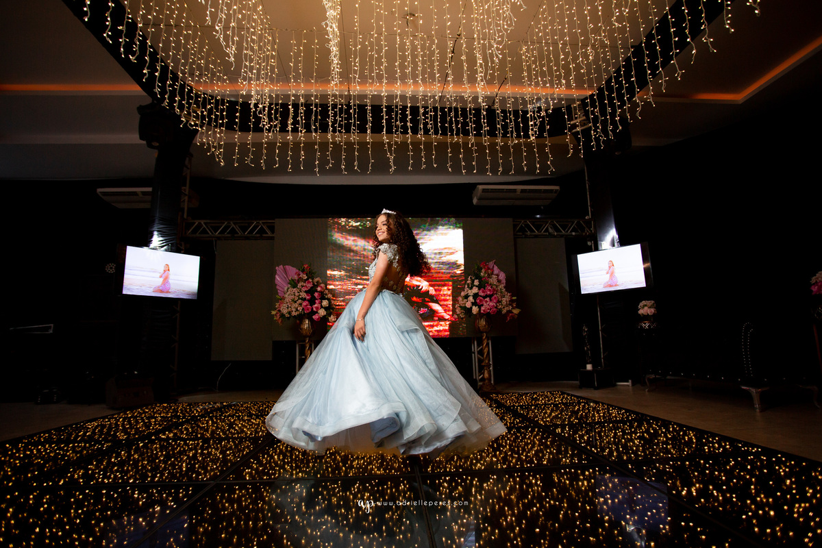 festa de irmãs gemeas, fotografia de 15, debutante, festa de 15, vestido, fotos de 15 anos, book dos 15, brinde, balada, making ok,  Centro de eventos Parque das Águas Sombrio/SC, forquilhinhas, criciuma, ararangua